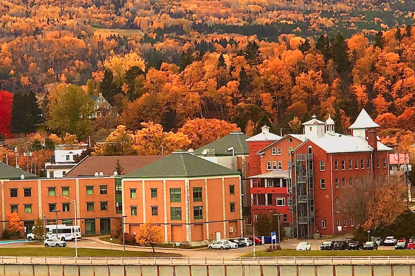 【魁北克赏枫之旅】10月10日–10月15日 | 皇家秋色|法式古城|枫林峡谷|静谧湖畔